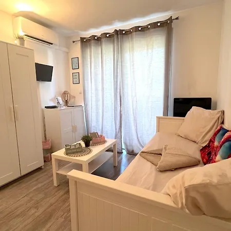 Rock Wood Ла-Гранд-Мот